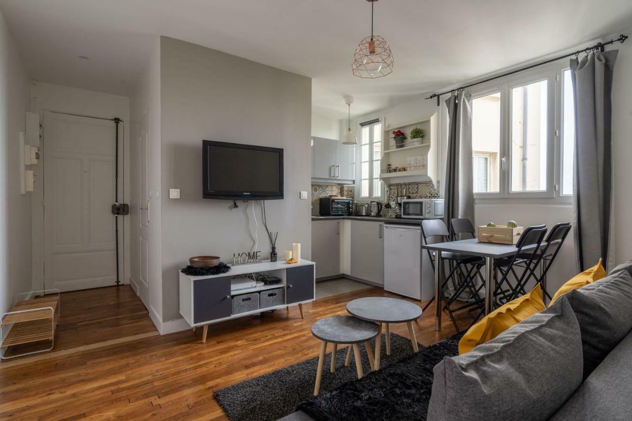 Charmant 2 Pieces Pour 4 Personnes A Courbevoie Apartment Exterior photo